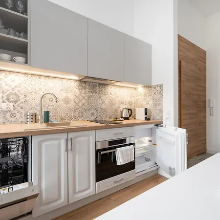 Jaracza - Parking, Piotrowska Street Nearby - By Rentujemy דירה *