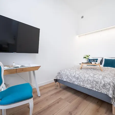 Apartman Jaracza - Parking, Piotrowska Street Nearby - By Rentujemy *