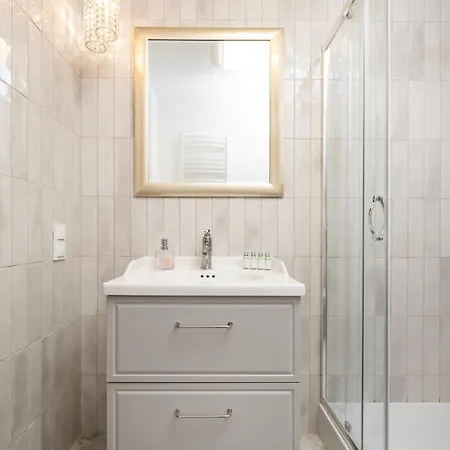 Jaracza - Parking, Piotrowska Street Nearby - By Rentujemy *