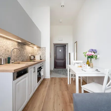 Apartman Jaracza - Parking, Piotrowska Street Nearby - By Rentujemy