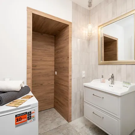 Apartment Jaracza - Workspace, Parking, Park Nearby - By Rentujemy *
