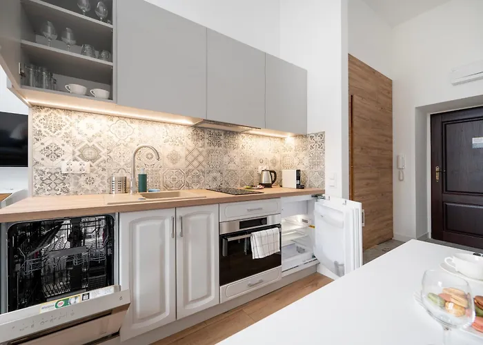 Jaracza - Parking, Piotrowska Street Nearby - By Rentujemy Appartamento *