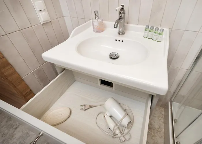 Jaracza - Parking, Piotrowska Street Nearby - By Rentujemy Appartamento