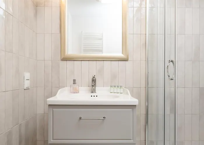 Jaracza - Parking, Piotrowska Street Nearby - By Rentujemy *