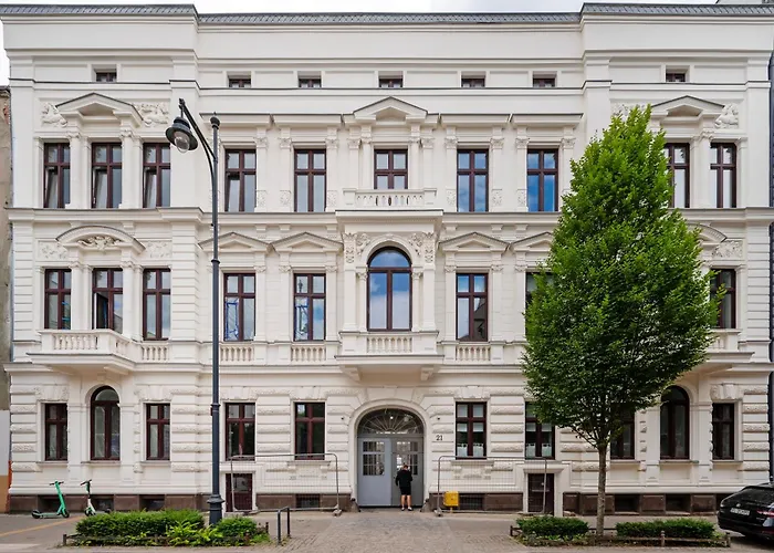 Jaracza - Parking, Piotrowska Street Nearby - By Rentujemy